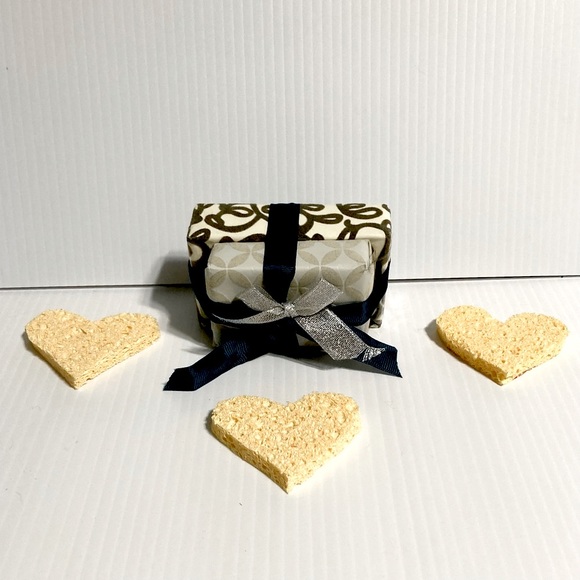 Gift Set HEART Shaped Sponges Bath Soaps Snowy Apple Scent - Picture 7 of 12
